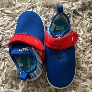 🏖️ NEW Boy’s Speedo water shoes. Size M toddler size 7-8. Quick dry.